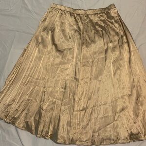 CHICOS.Elegant Gold Pleated Skirt. Size 2